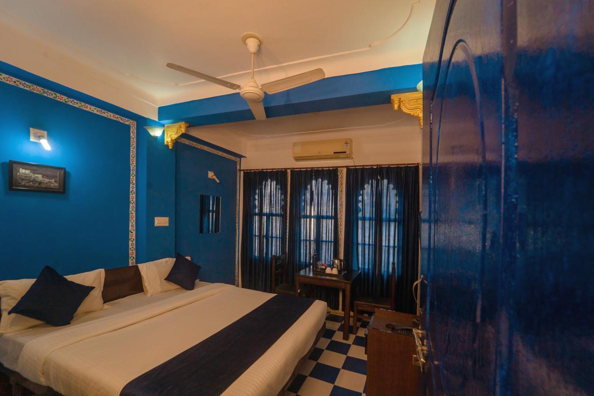 Venice View Hotel & Restaurant Udaipur Exterior photo